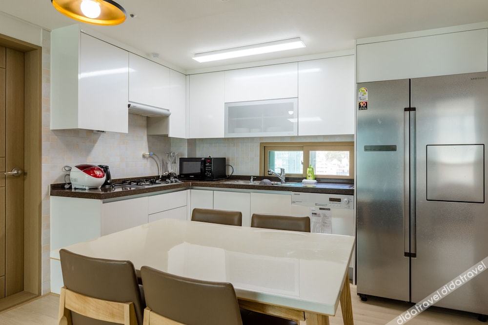 JS Residence Hotel Okpo 3*