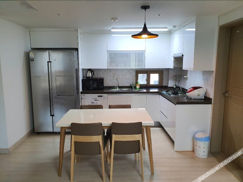 JS Residence Hotel Okpo 3*