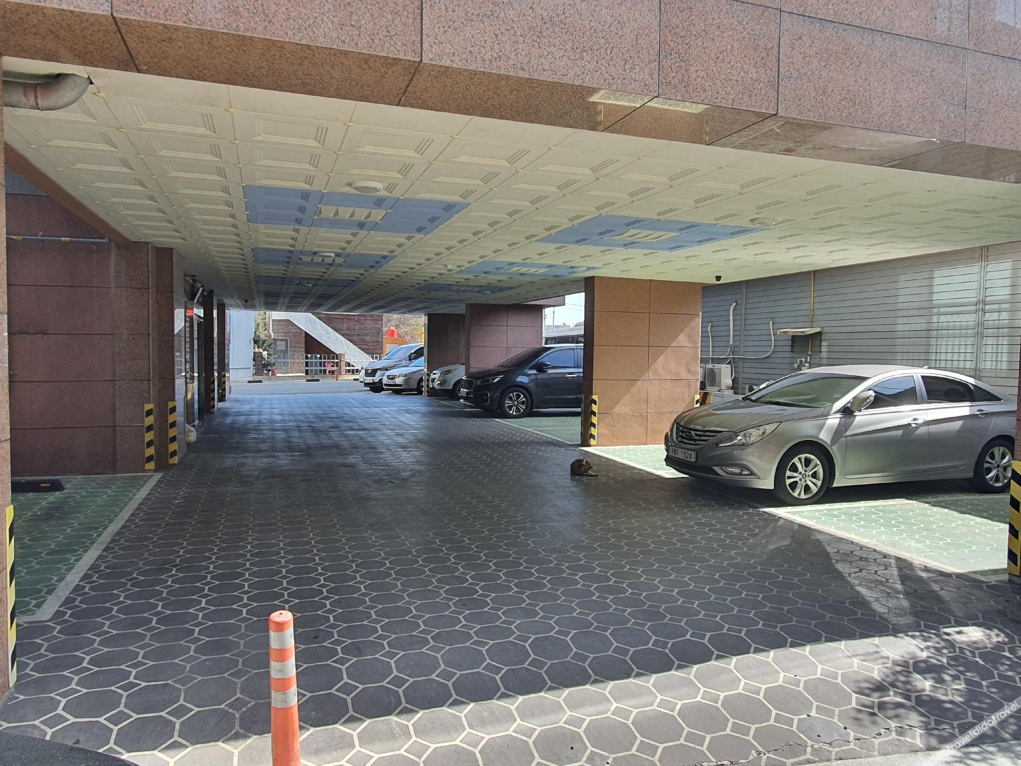 JS Residence Hotel Okpo 3*