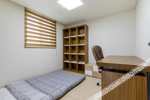 JS Residence Hotel Okpo 3*