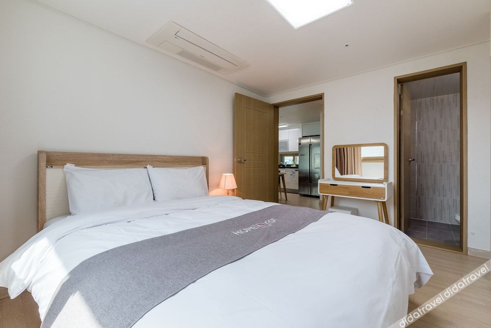 JS Residence Hotel Okpo 3*