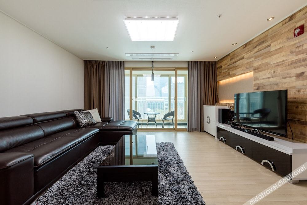 JS Residence Hotel Okpo 3*
