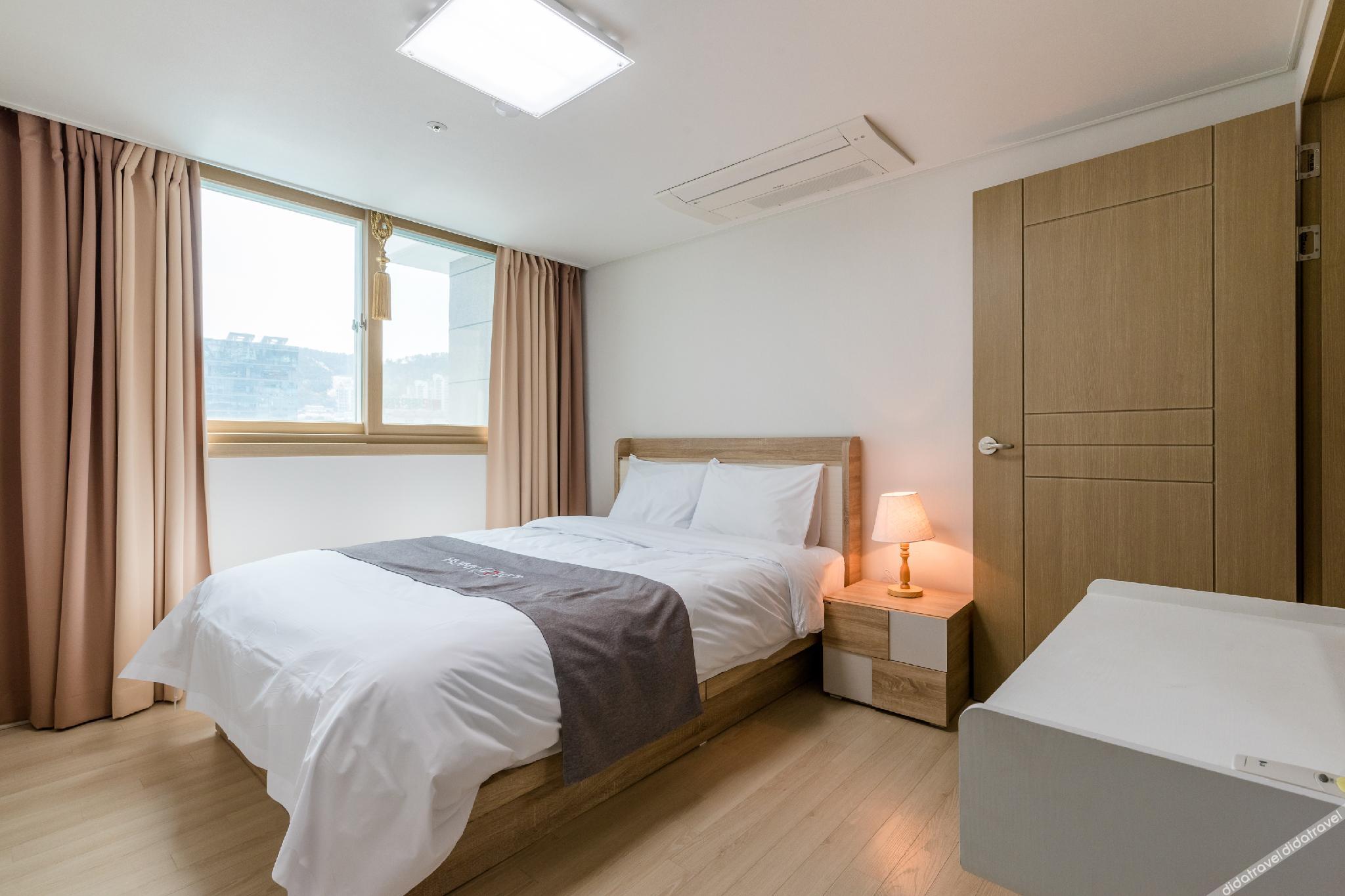 JS Residence Hotel Okpo 3*
