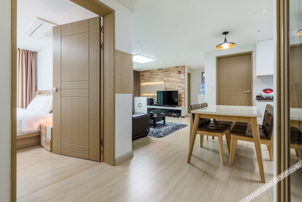 JS Residence Hotel Okpo 3*