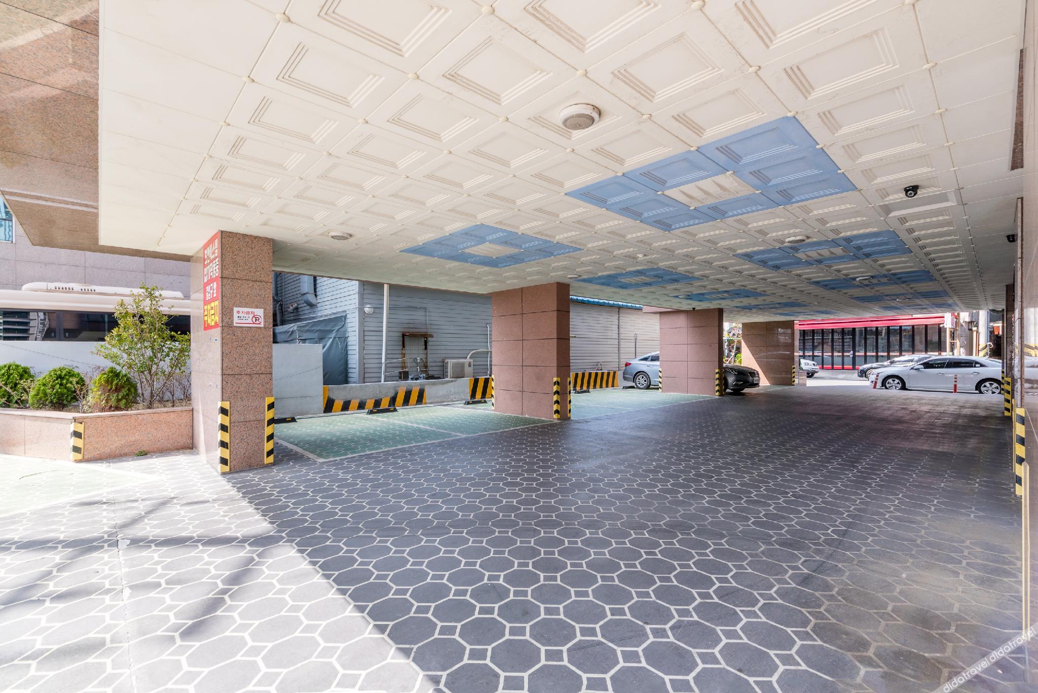 JS Residence Hotel Okpo 3*