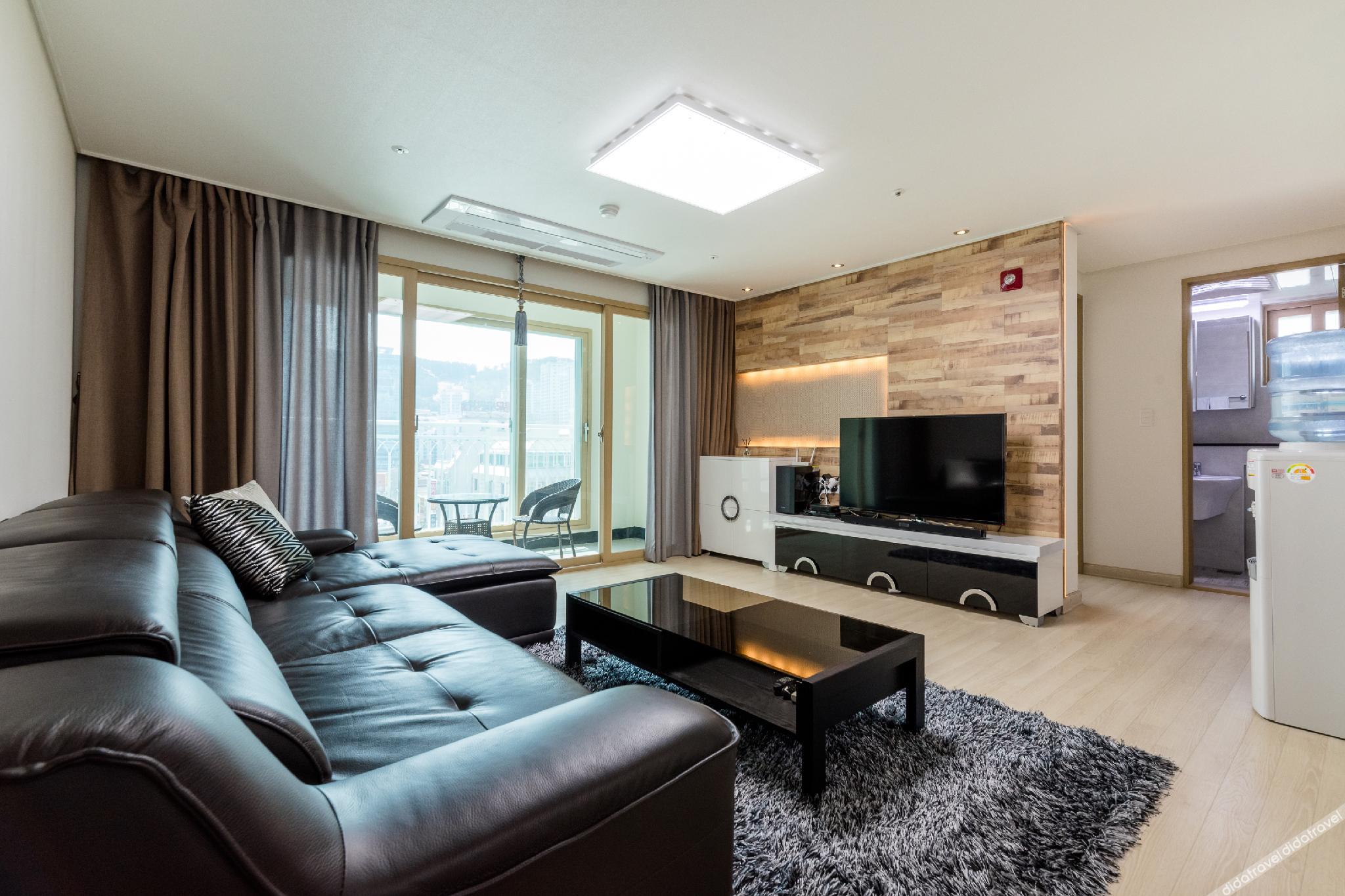 JS Residence Hotel Okpo 3*
