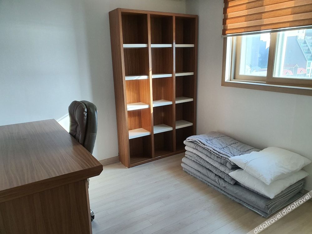 JS Residence Hotel Okpo 3*