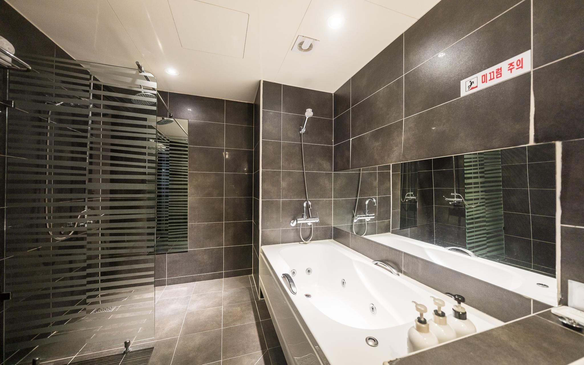 Ansan Walkers Hotel by Cozy 2*