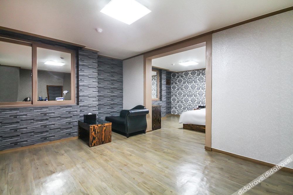 Hotel Lie 2*