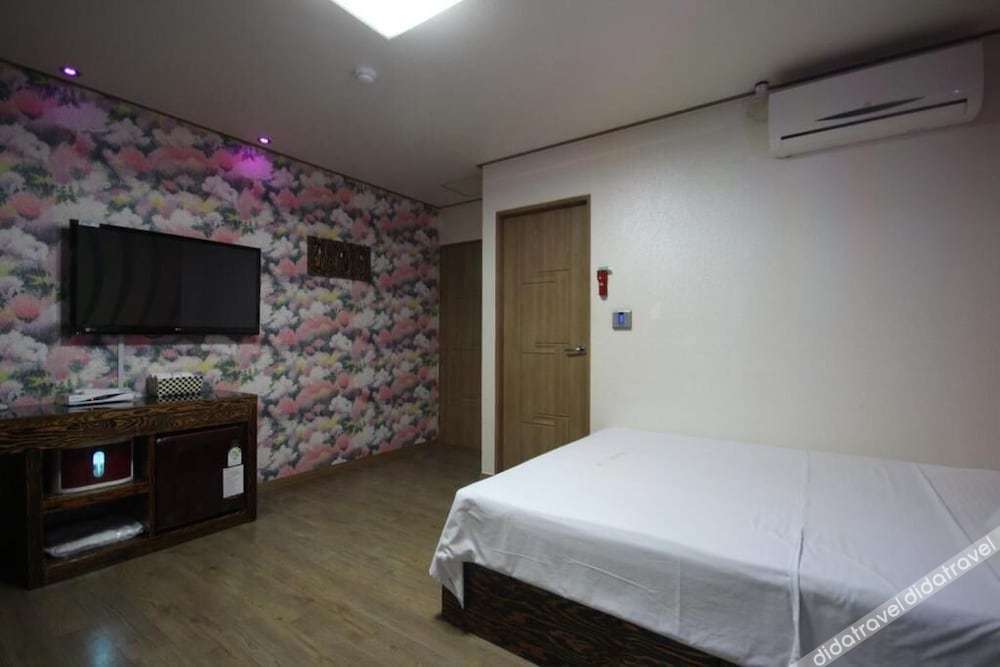 Hotel Lie 2*