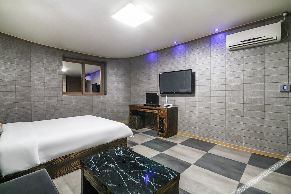Hotel Lie 2*