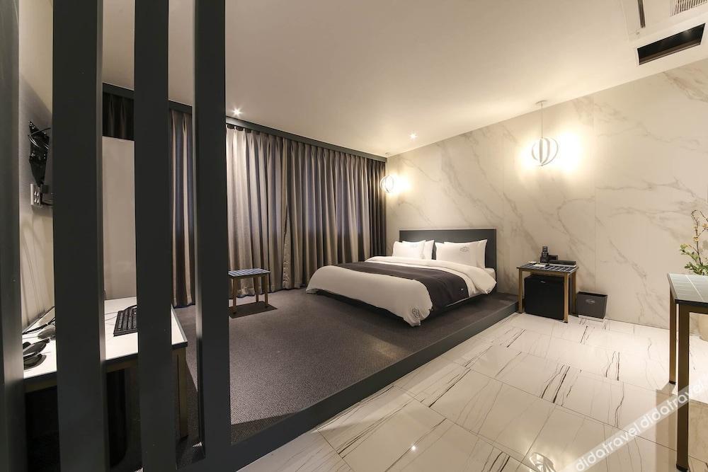 Stay-inn Hotel 3*