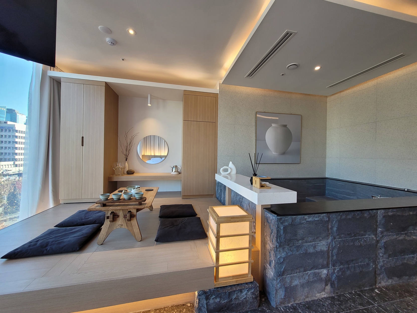 UH Suite The Seoul 2*