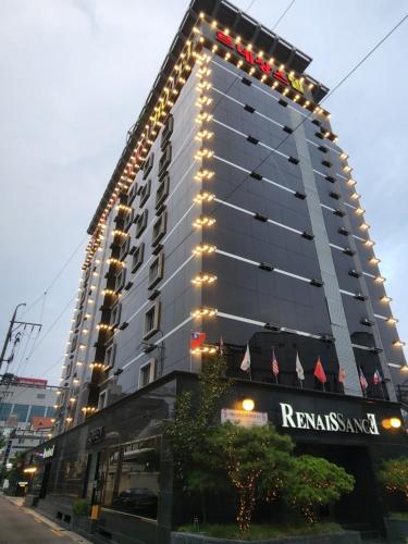 Renaissance Hotel 3*