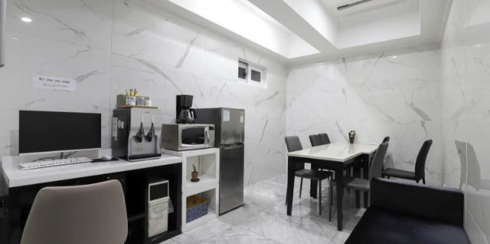Renaissance Hotel 3*