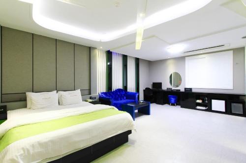 Renaissance Hotel 3*