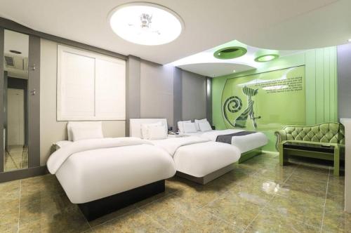 Renaissance Hotel 3*