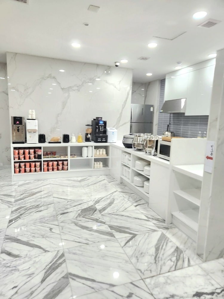 Renaissance Hotel 3*