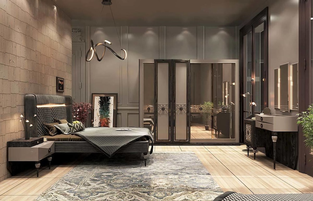 Renaissance Hotel 3*