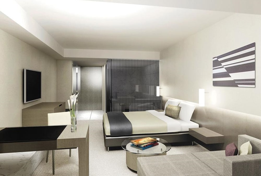 Renaissance Hotel 3*