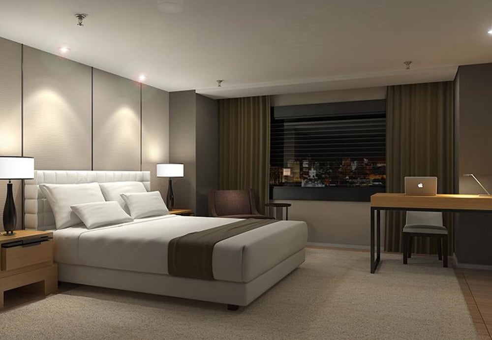Renaissance Hotel 3*