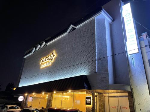 Hotel Raza B 2*