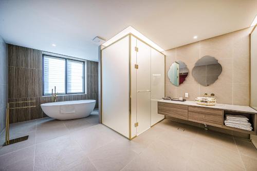ACT Hotel 3*