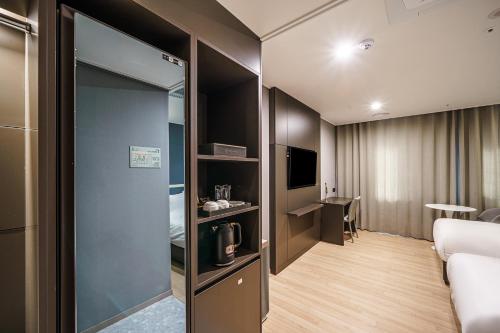 ACT Hotel 3*