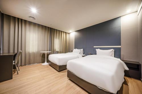 ACT Hotel 3*