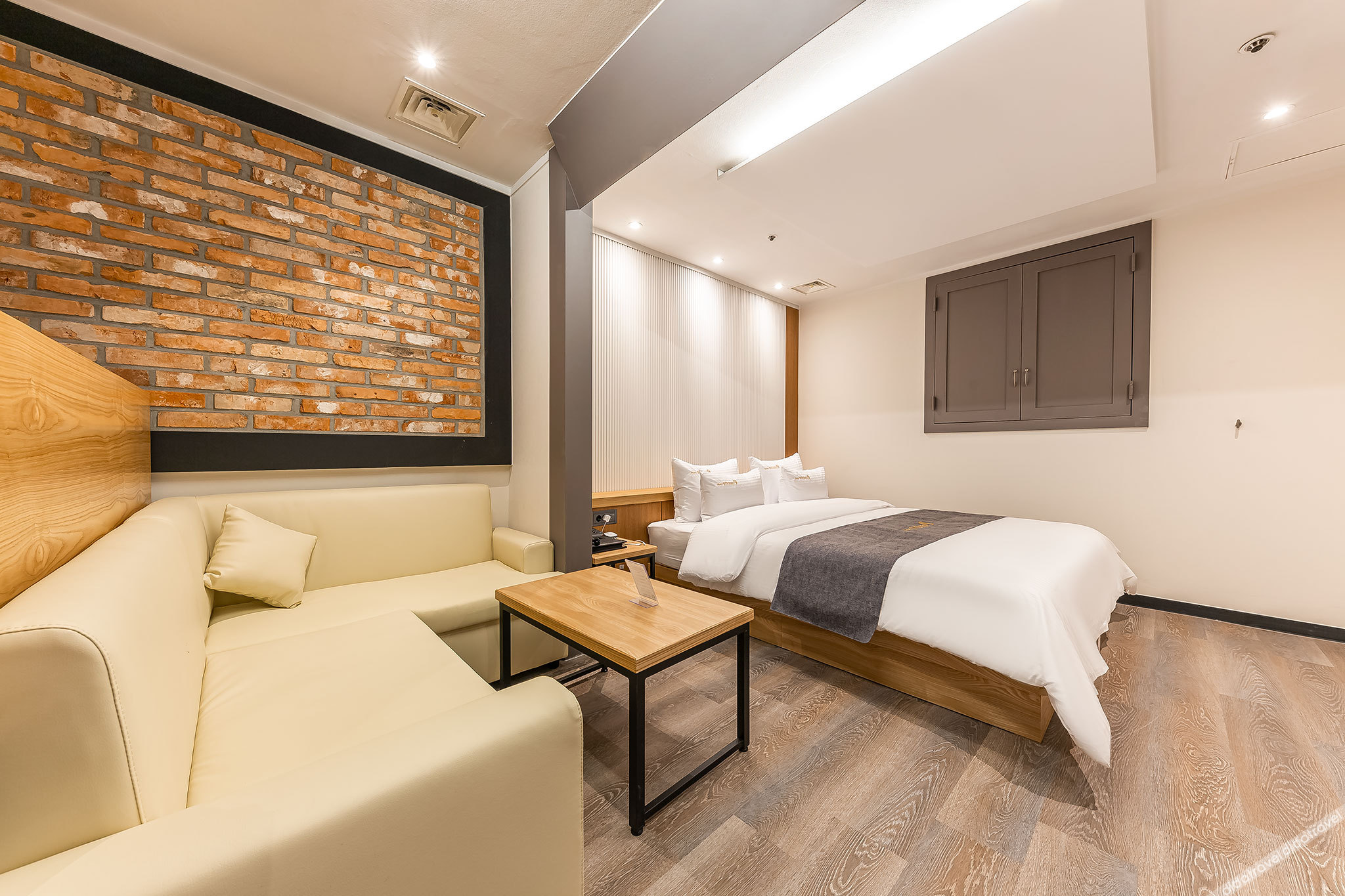 Ansan Studio 9 3*