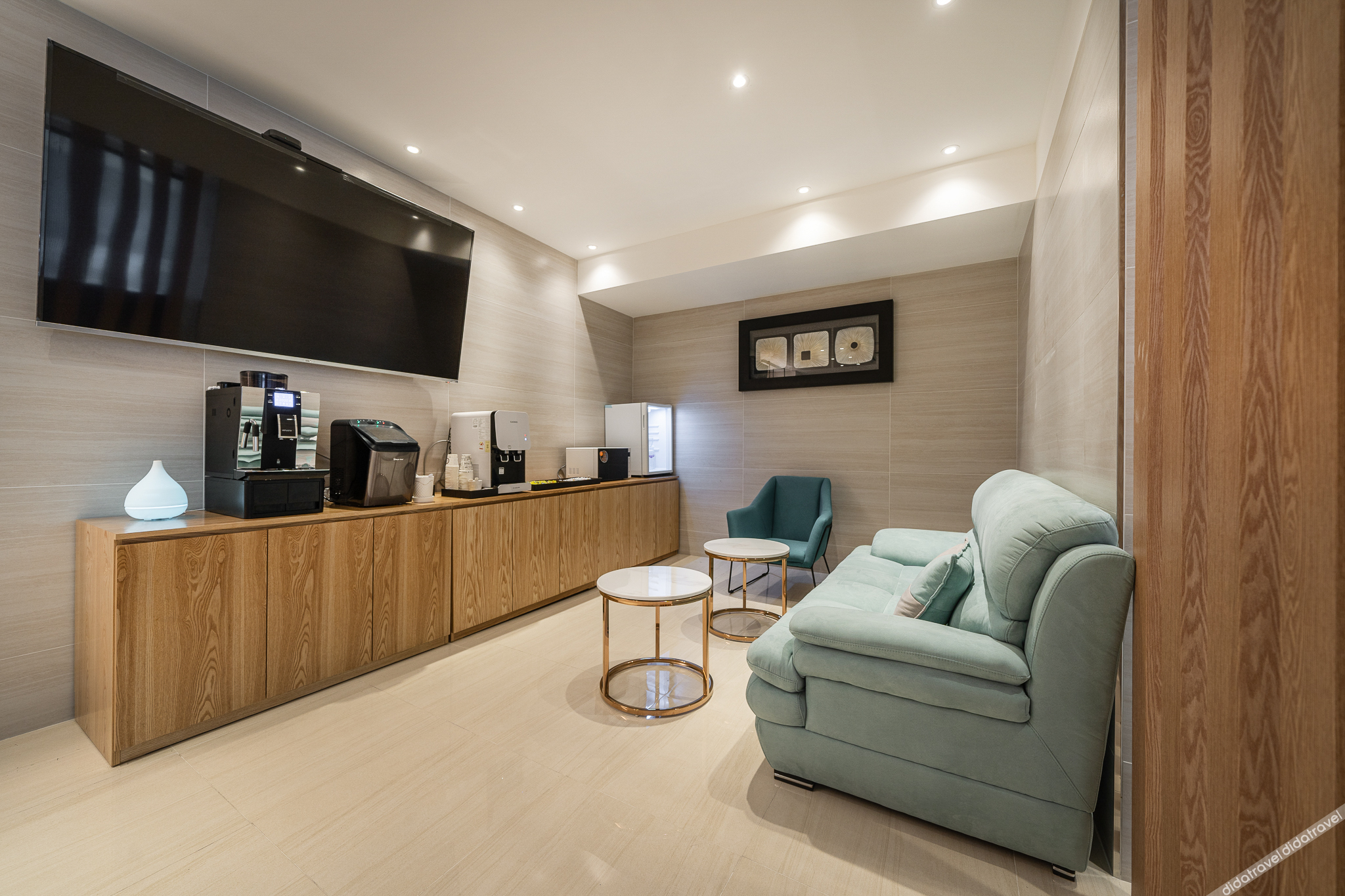 Wolgot Avenue S 3*