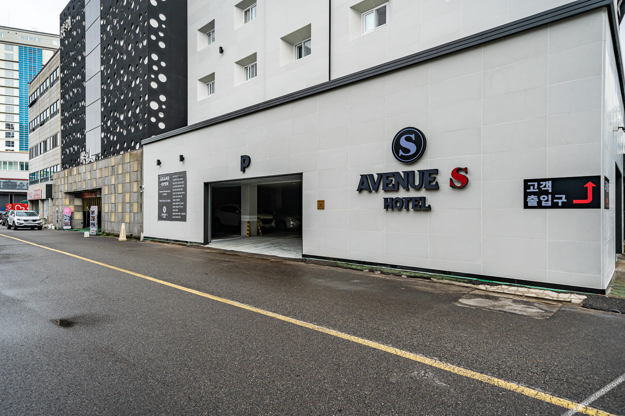Wolgot Avenue S 3*