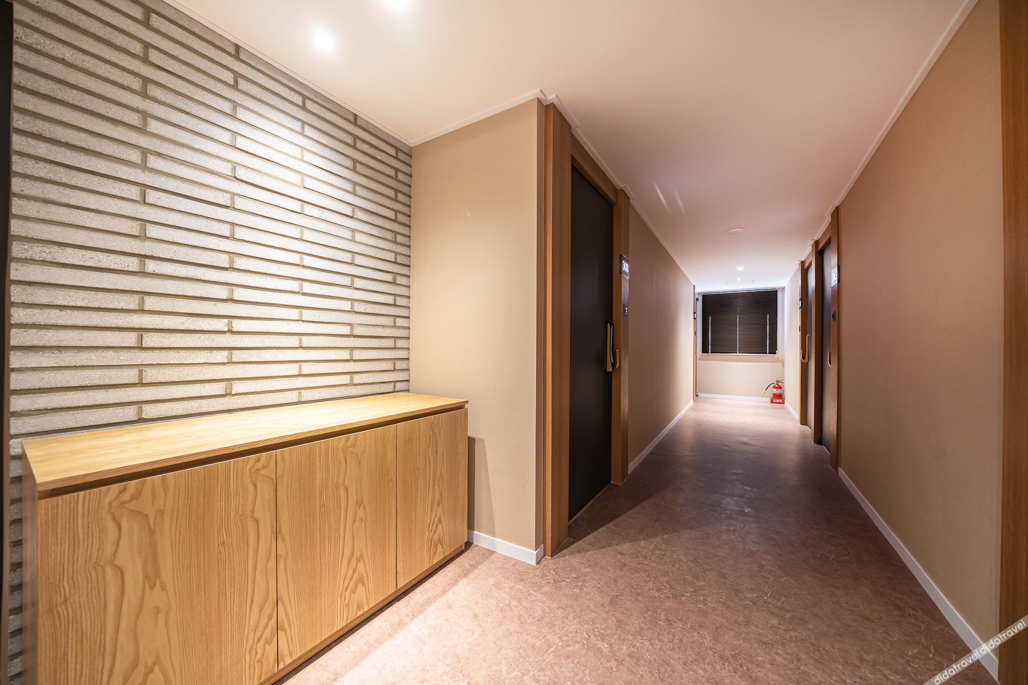 Wolgot Avenue S 3*