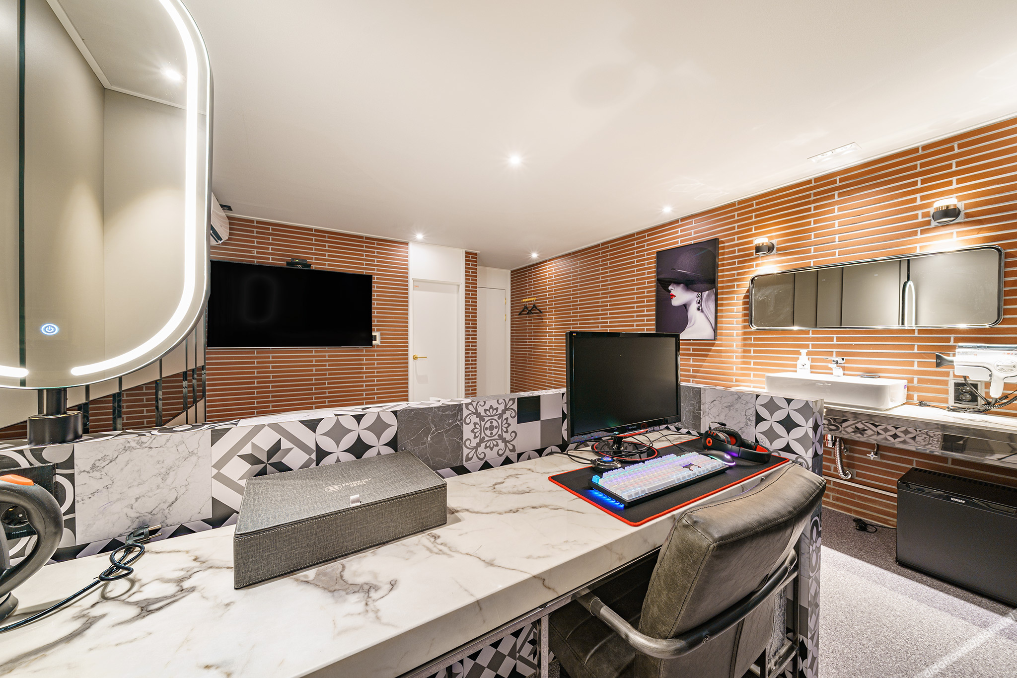Brown-Dot Hotel Geomdan 2*