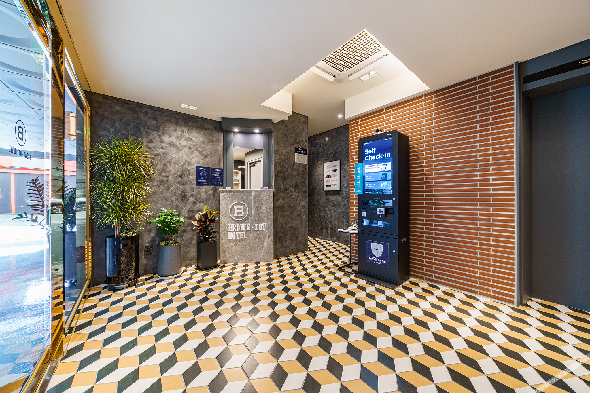 Brown-Dot Hotel Geomdan 2*