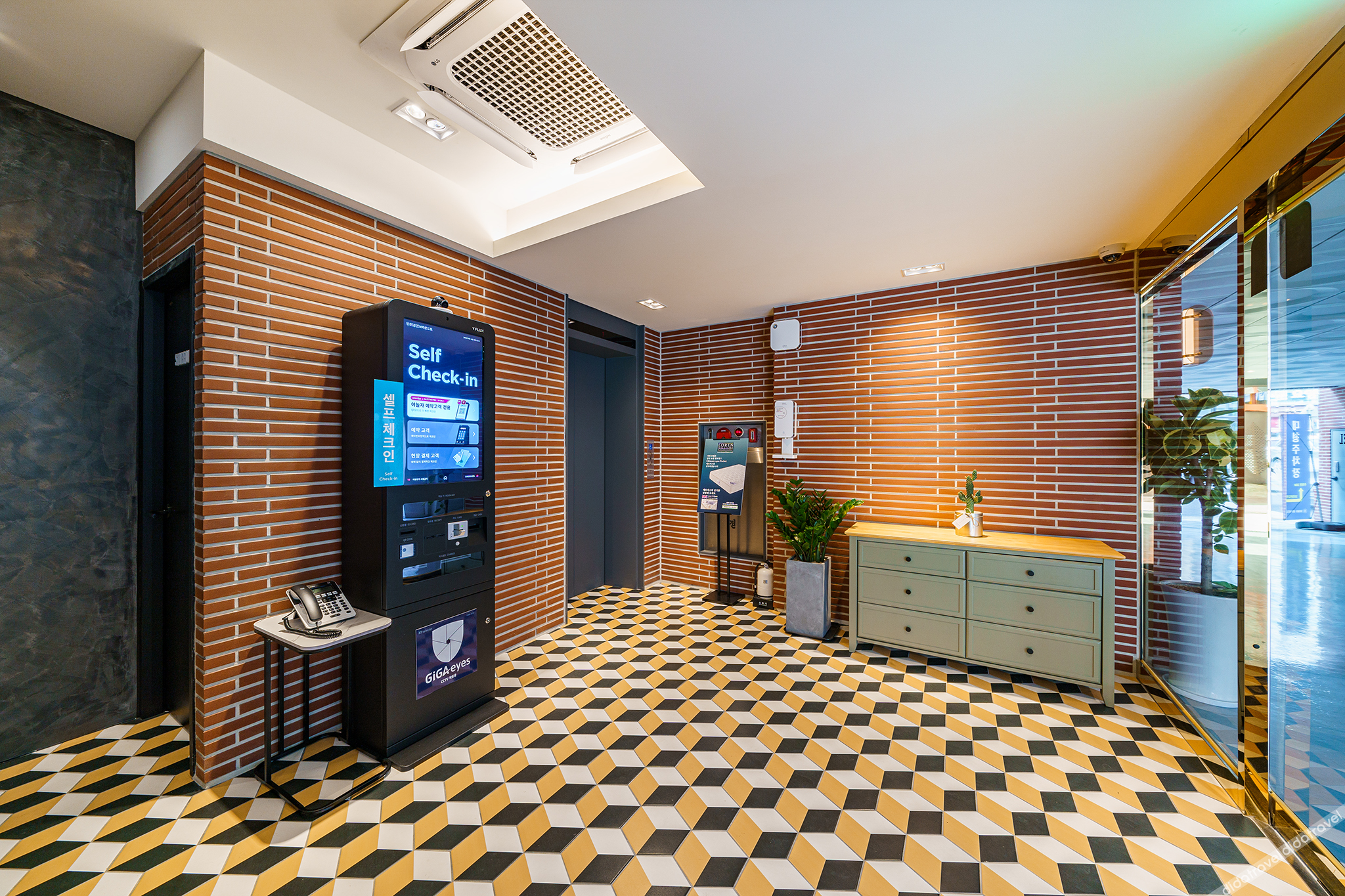 Brown-Dot Hotel Geomdan 2*