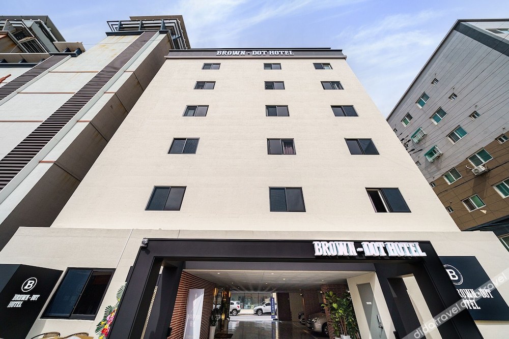 Brown-Dot Hotel Geomdan 2*