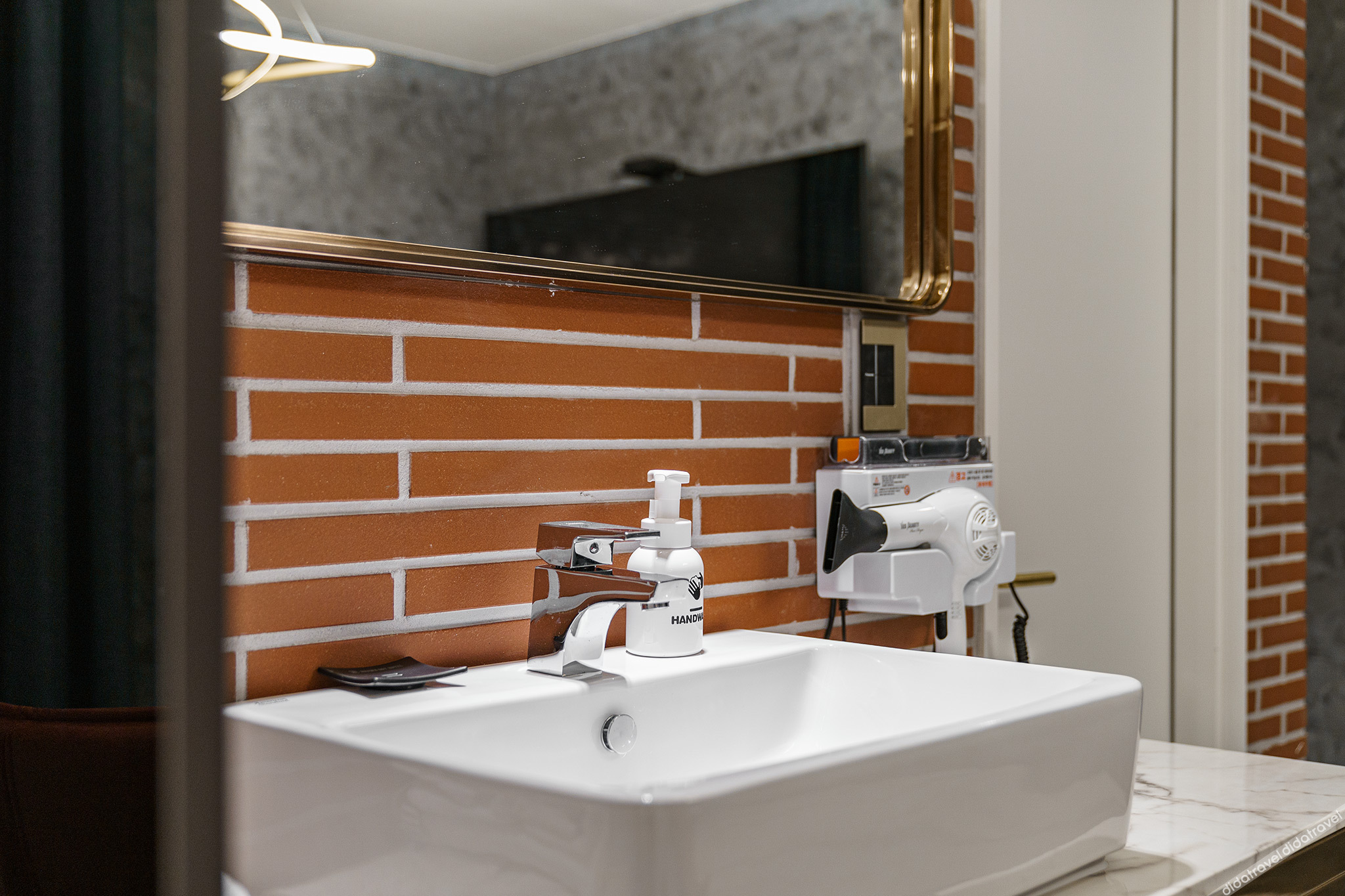 Brown-Dot Hotel Geomdan 2*