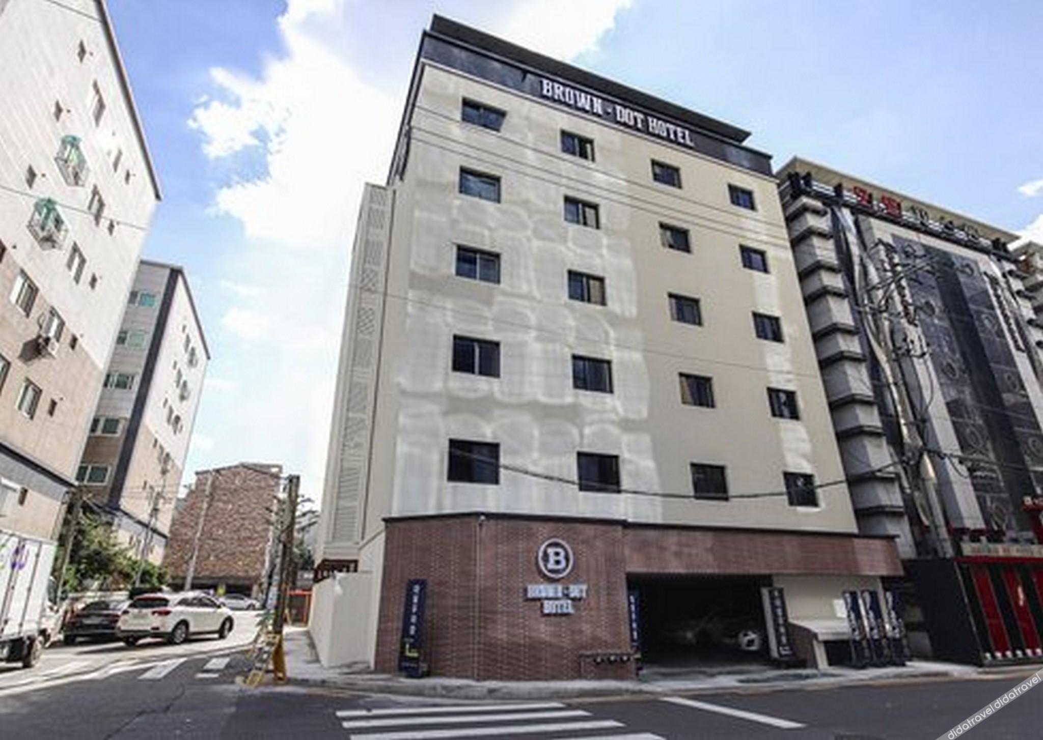 Brown-Dot Hotel Geomdan 2*