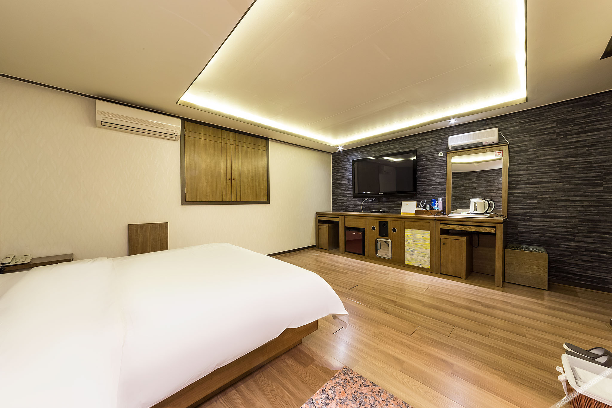 Dongsuwon Gallery 3*