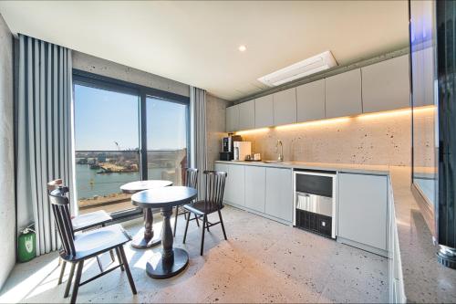 Pohang Brown Dot Terrace Pohang Terminal branch 0*