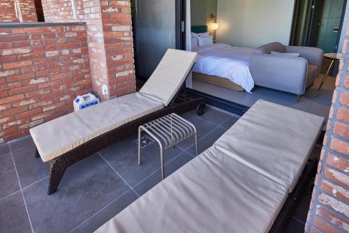 Pohang Brown Dot Terrace Pohang Terminal branch 0*