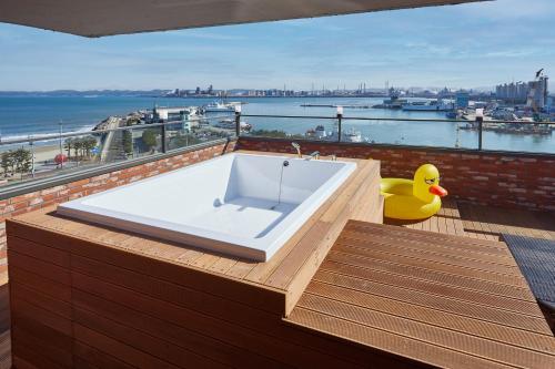 Pohang Brown Dot Terrace Pohang Terminal branch 0*