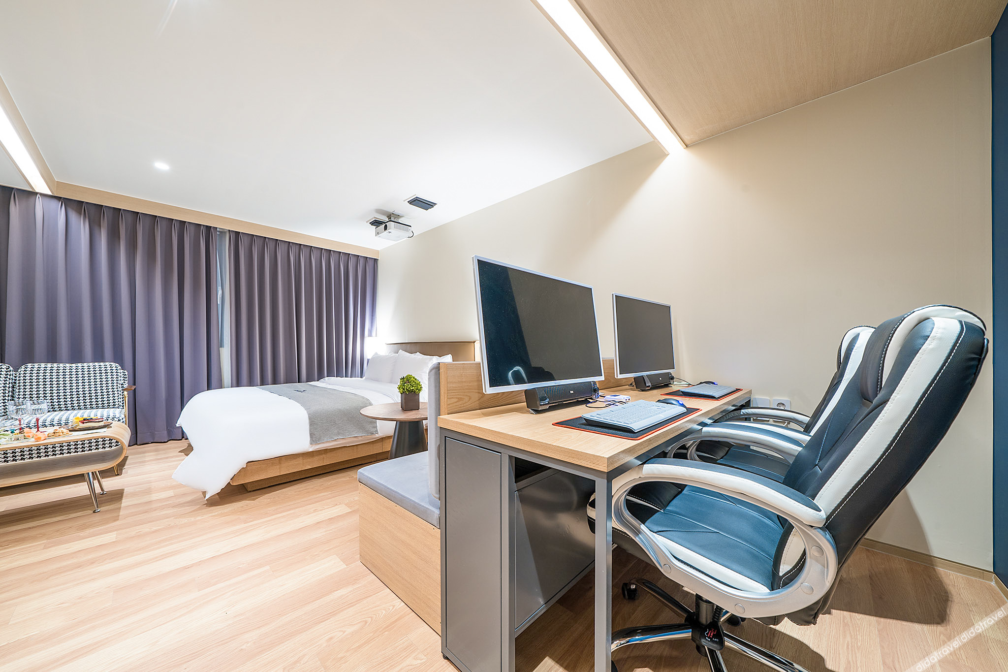 Dongnae Hound Hotel Sajik Minam Station 2*