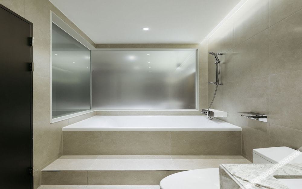 Ilsan Queen Town Hotel 2*
