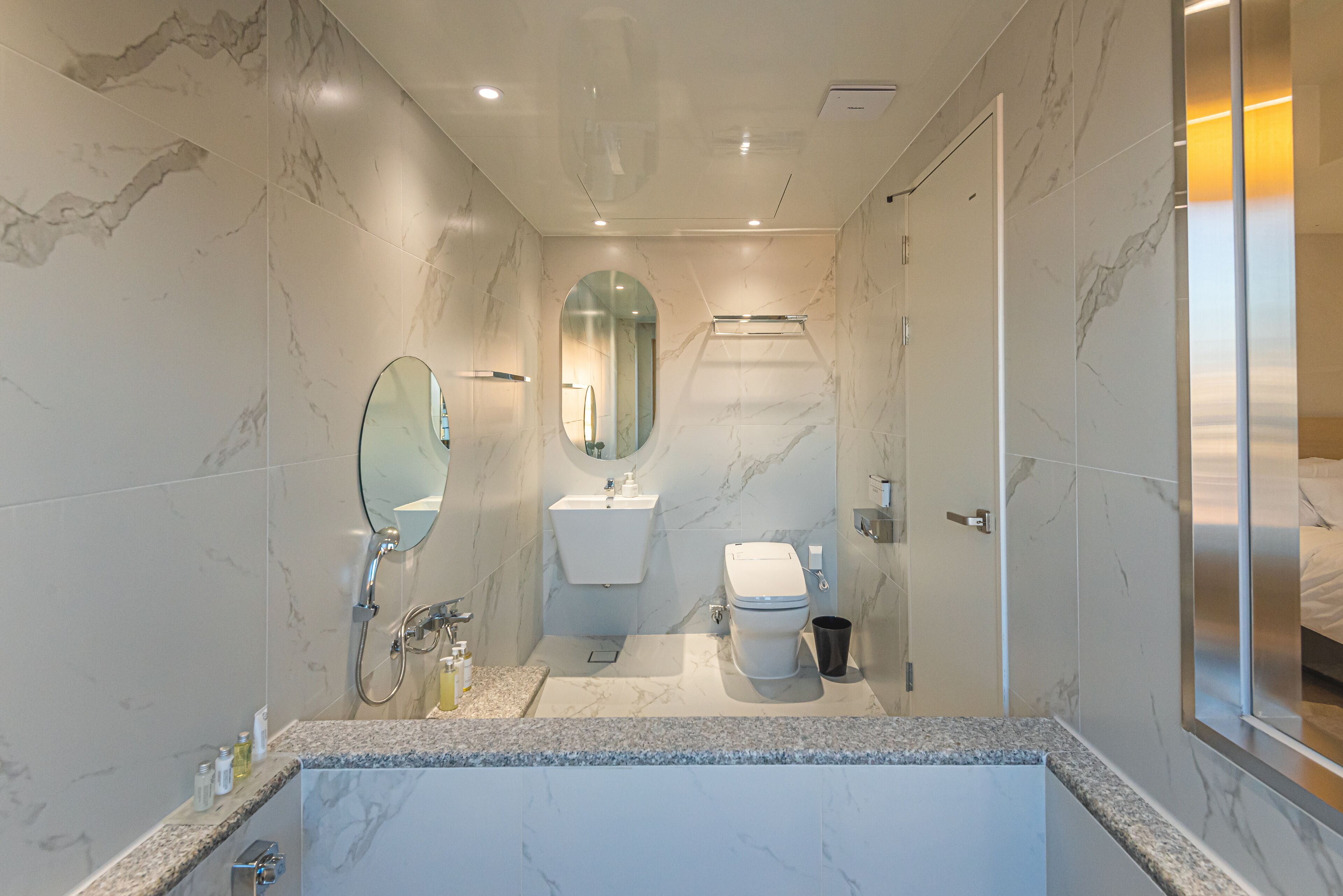 Asherah Villard Aqua Business Hotel 2*