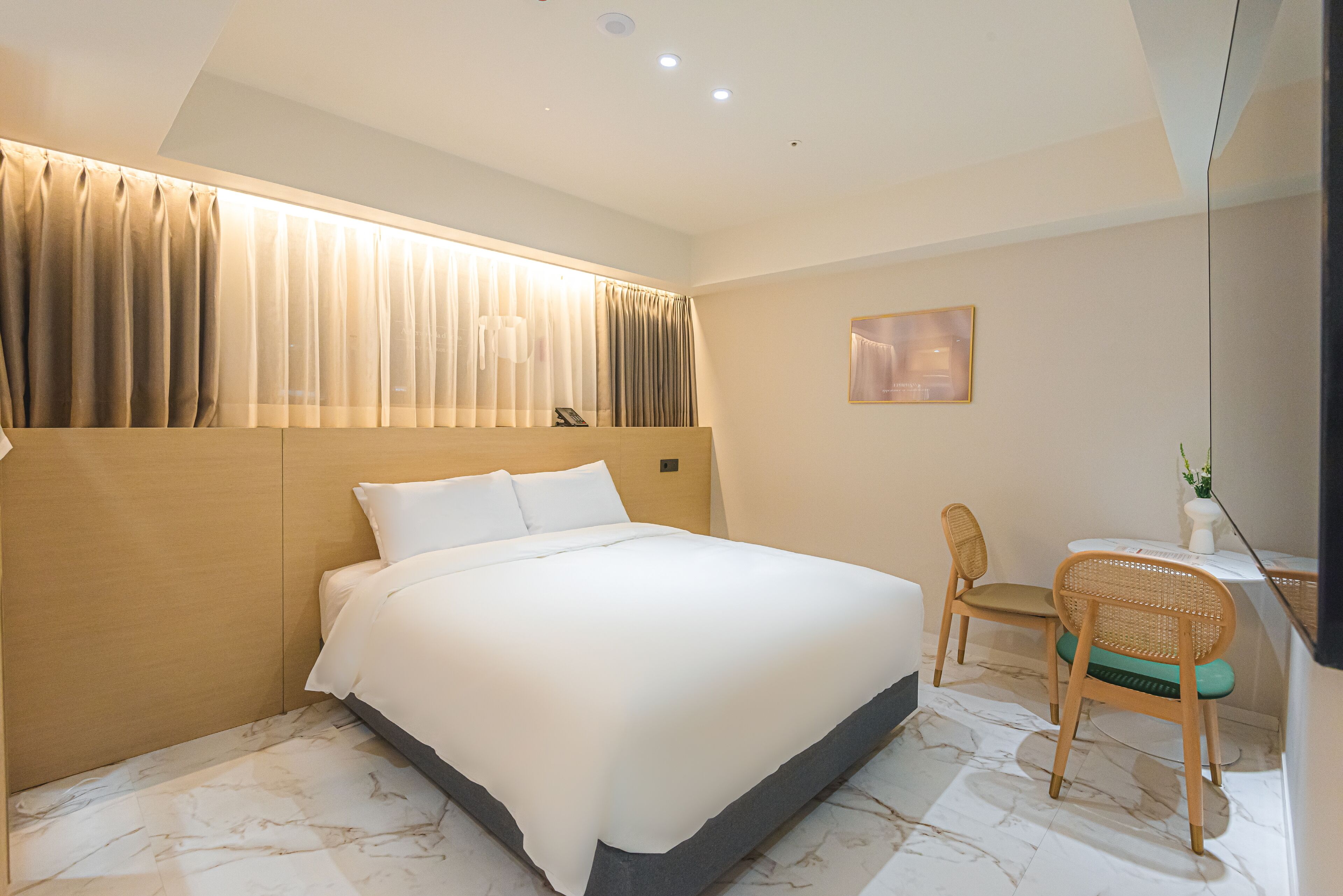 Asherah Villard Aqua Business Hotel 2*