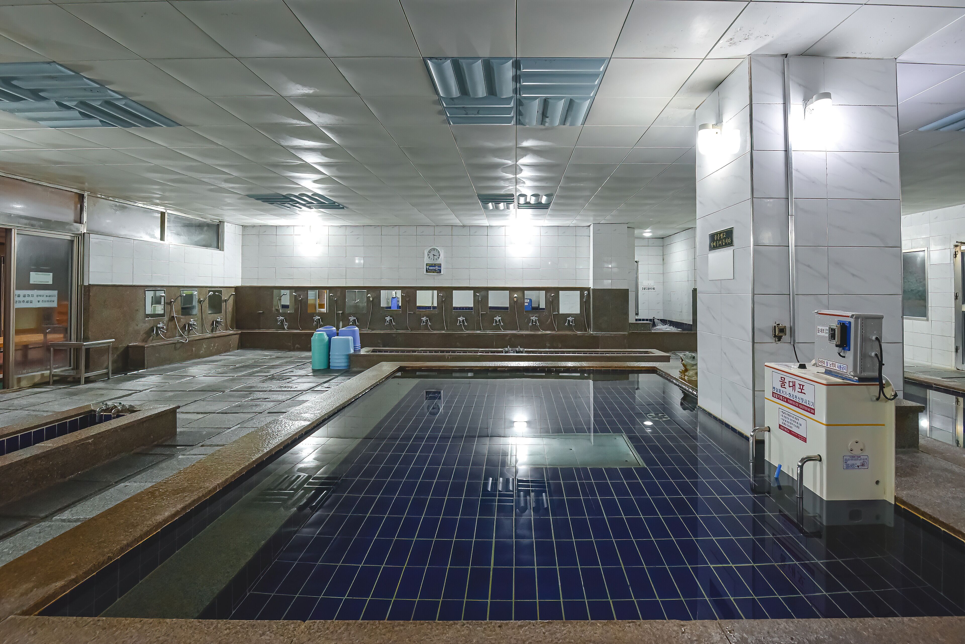 Asherah Villard Aqua Business Hotel 2*