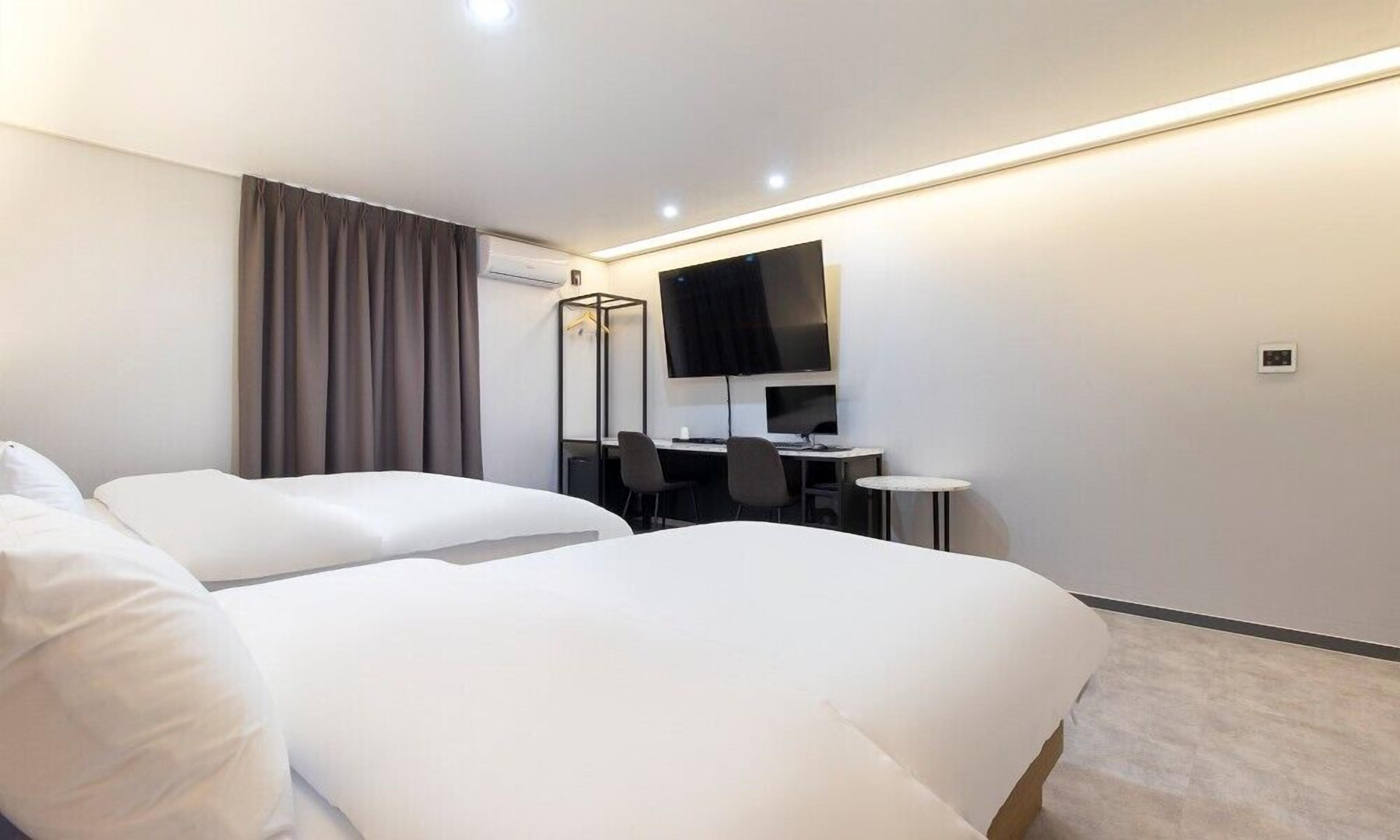 Hwaseong Stay13 Hotel 2*