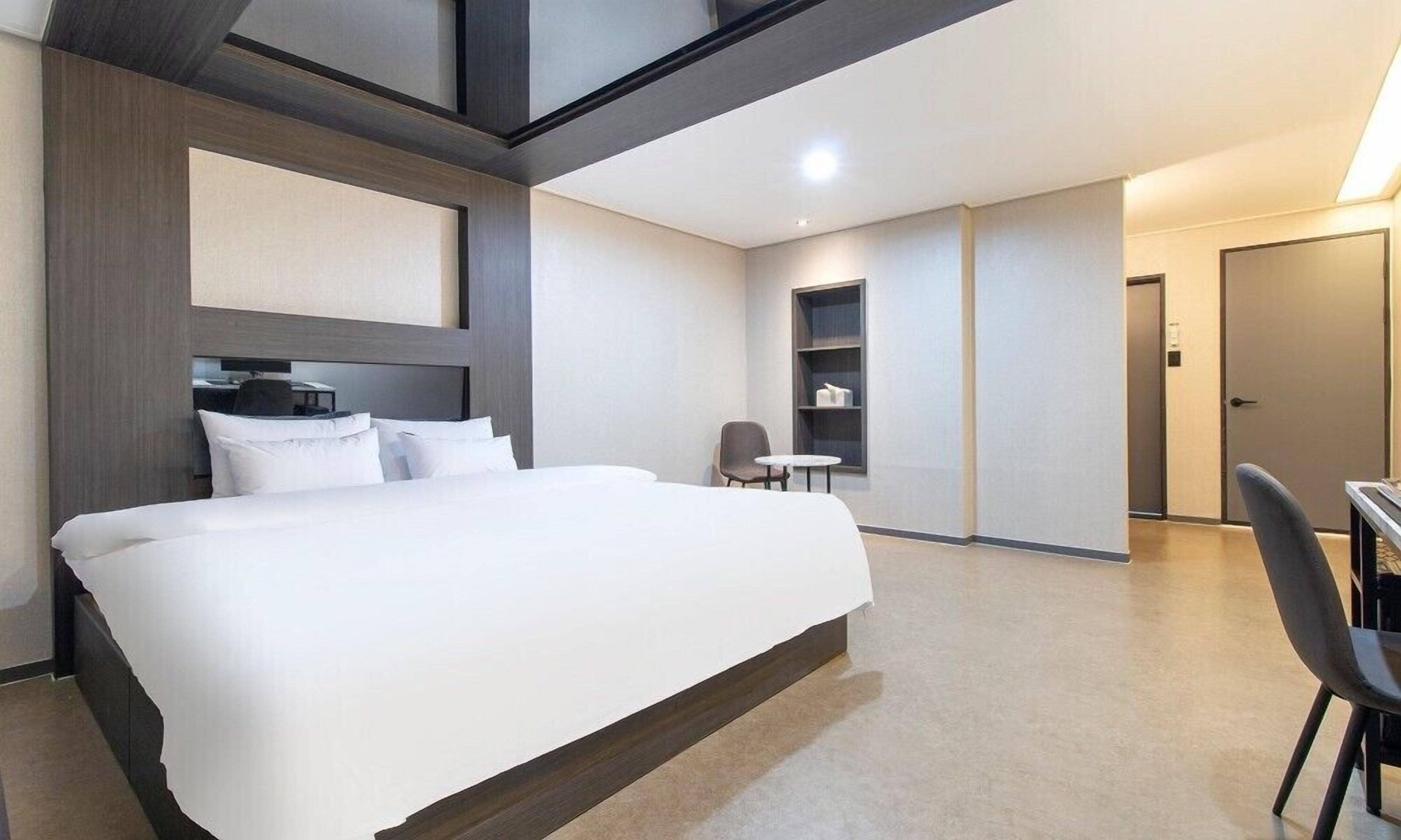 Hwaseong Stay13 Hotel 2*